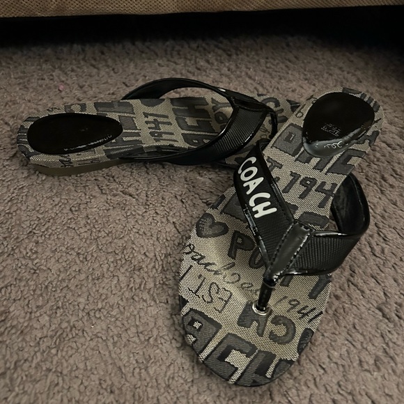 COACH Flip Flops - Picture 4 of 9